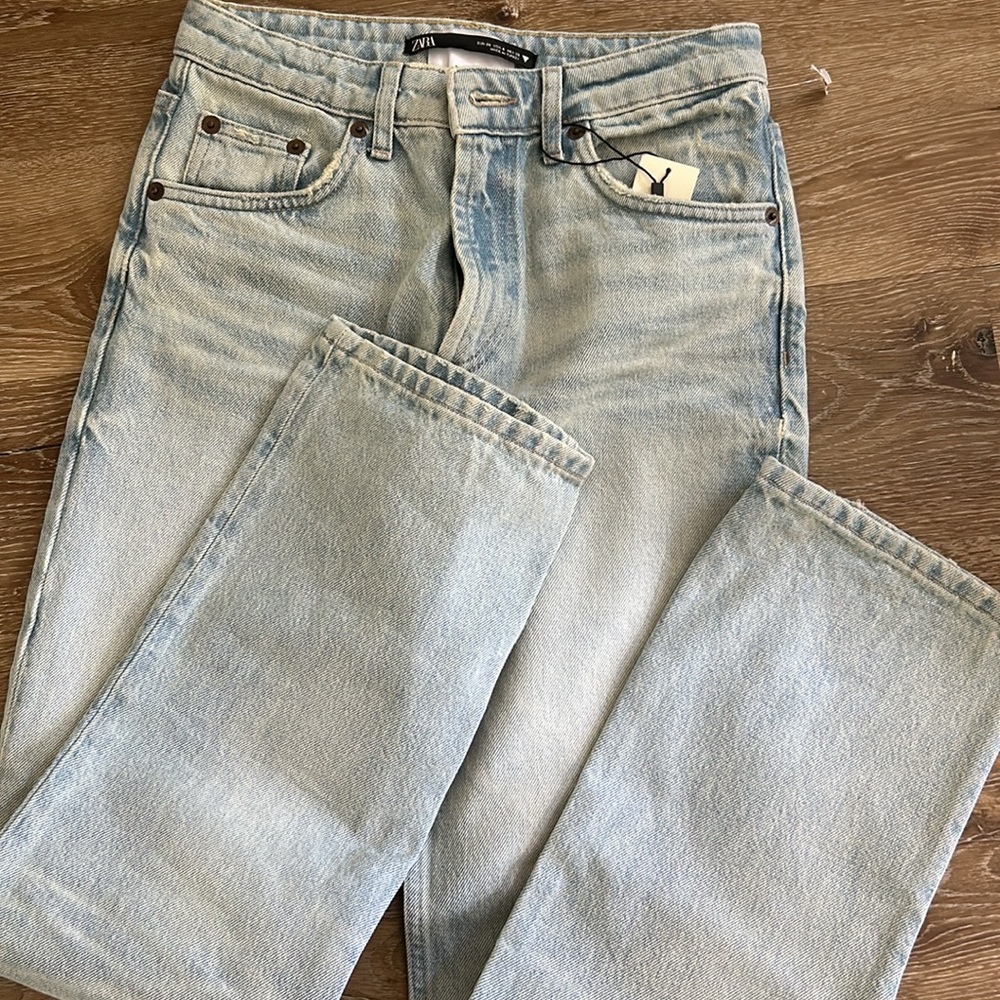 zara high waist style 2 / 10 wide/straight leg jeans size 26/4 new with a tag